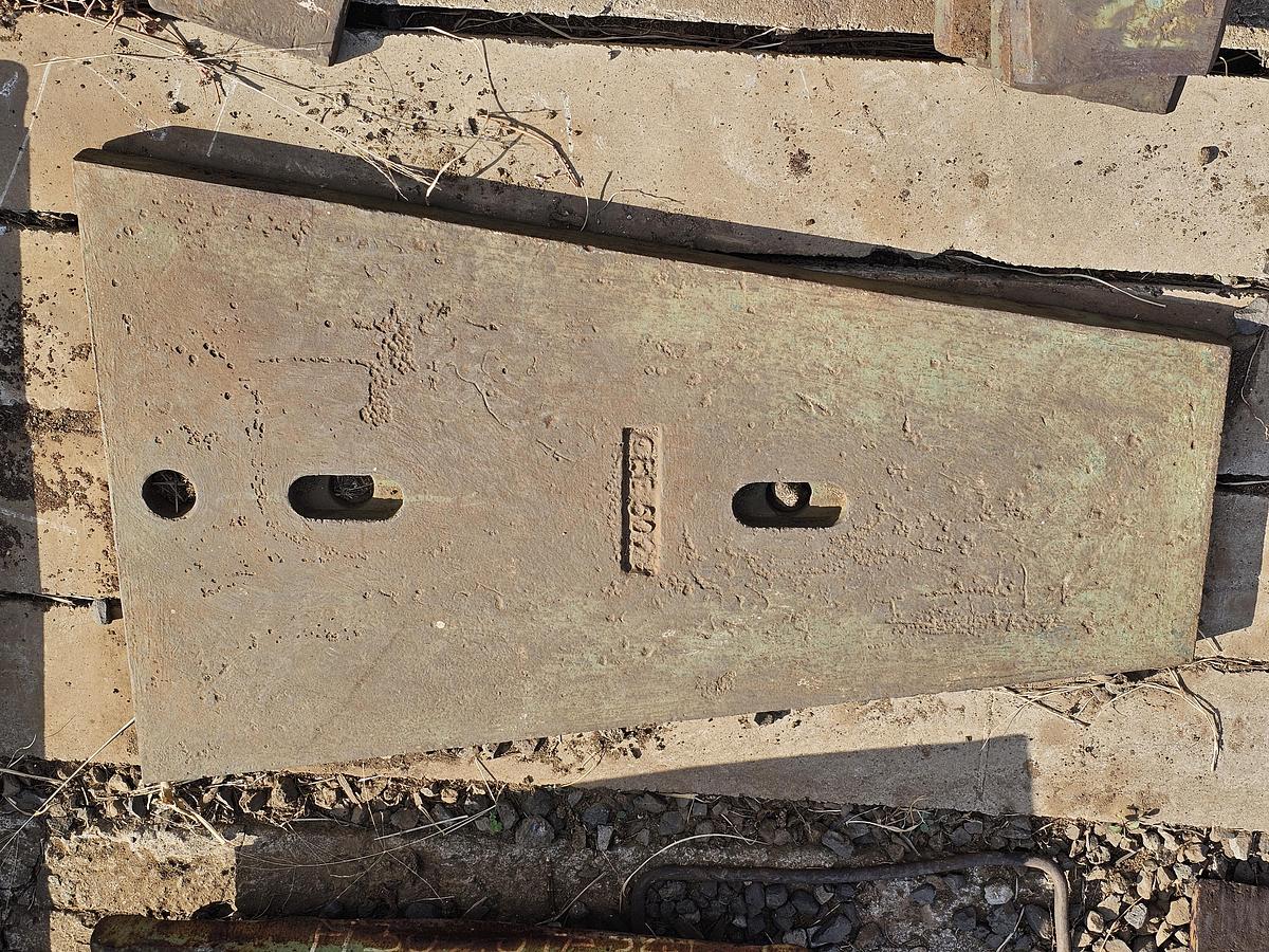 Used CRUSHER PLATES