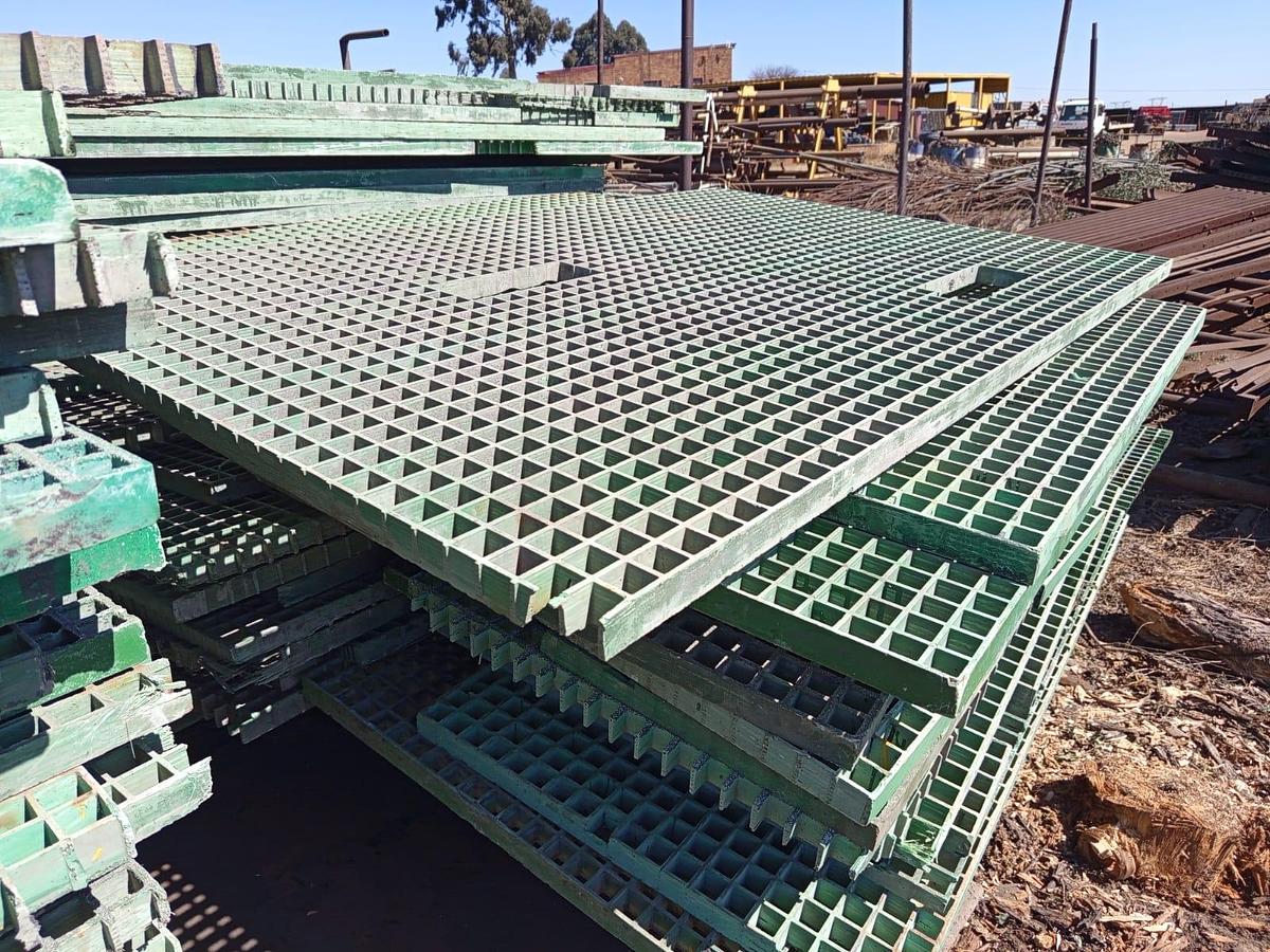 Used VARIOUS SIZED FIBREGLASS WALKWAY GRIDS