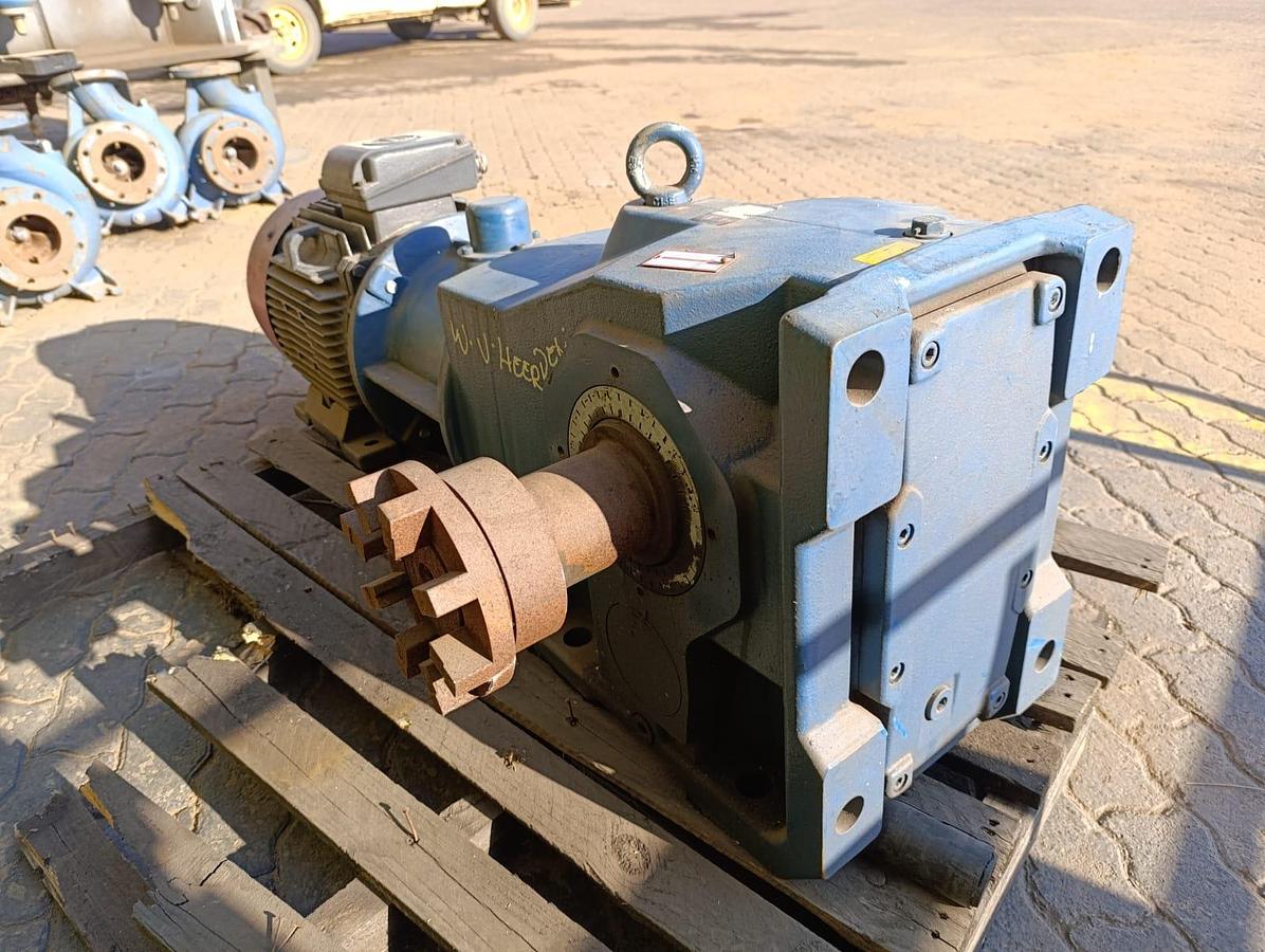 Used POWERPACK GEARBOX WITH ELECTRIC MOTOR