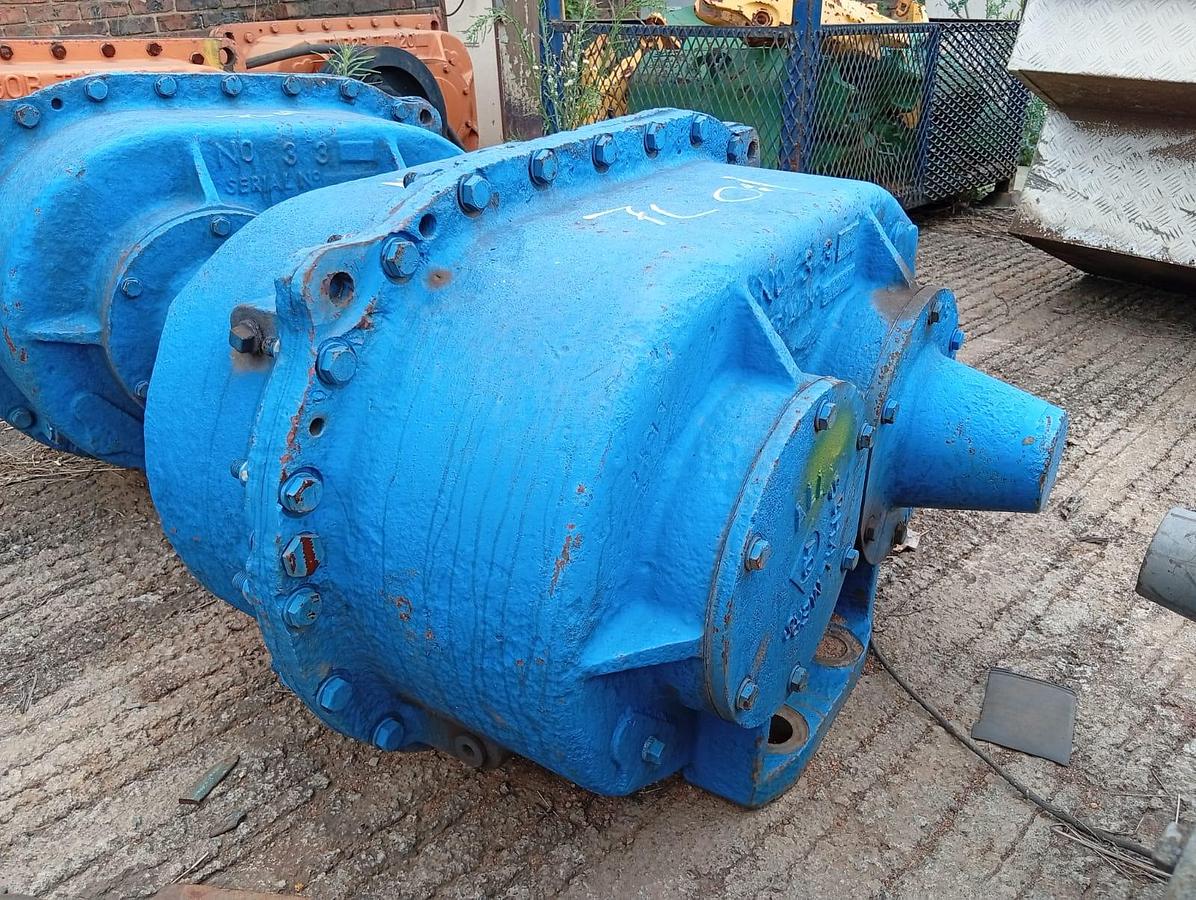 Used ALLIS-CHALMERS NO. 3-3 VIBRATING SCREEN MECHANISM (EXCITER)