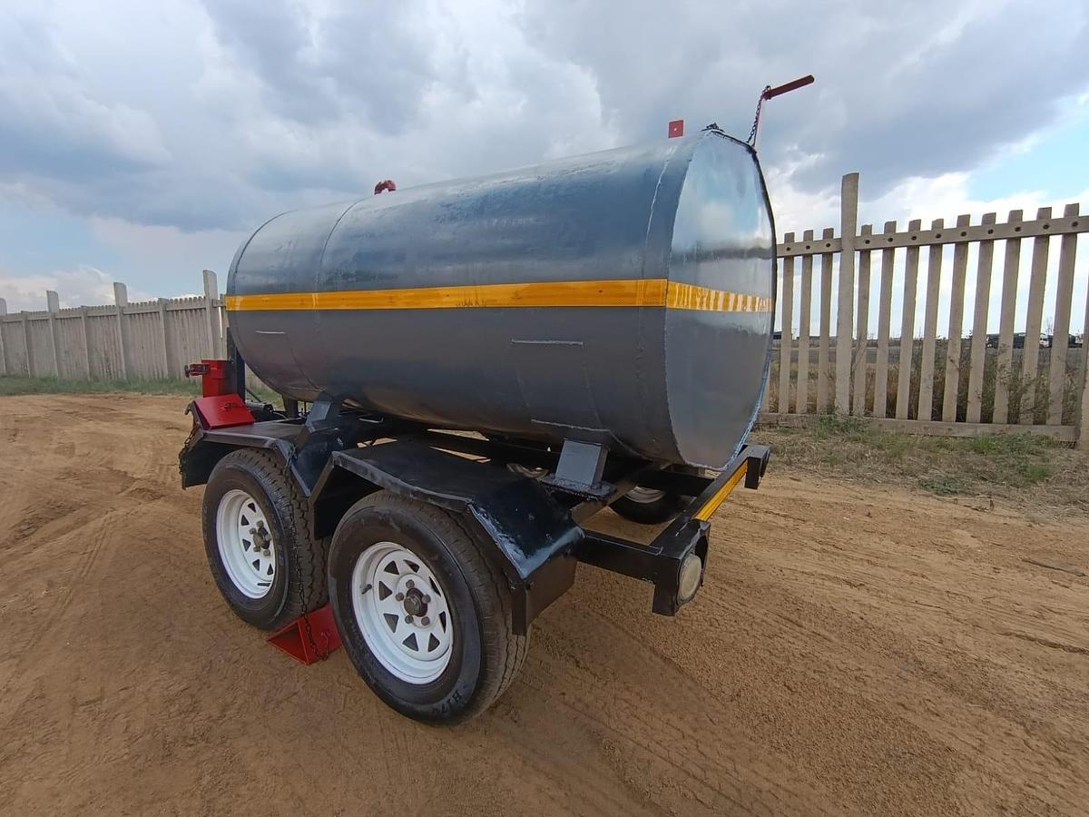 Used HEAVY DUTY 2500 LITRE DIESEL BOWSER TRAILER WITH PUMP & METER- USED CONDITION