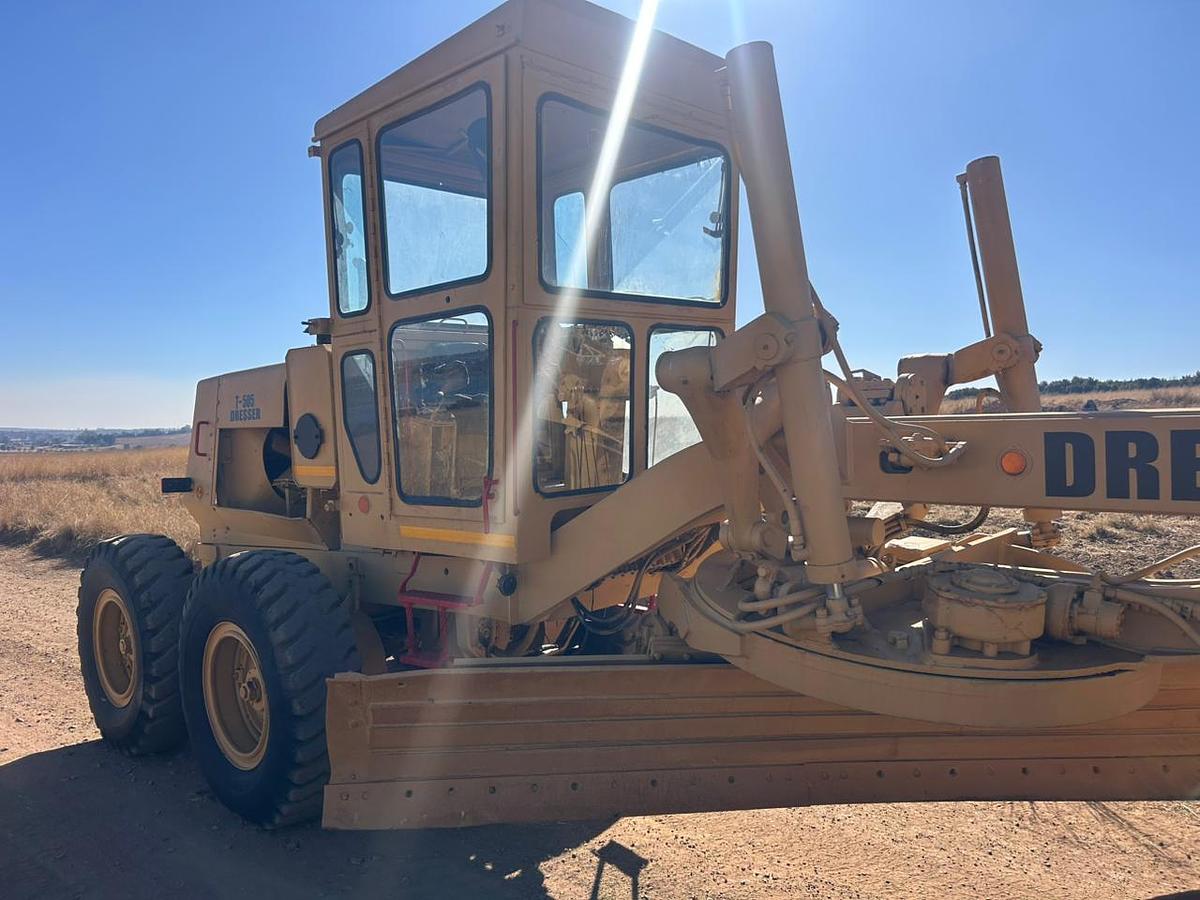 Used T505 DRESSER GRADER