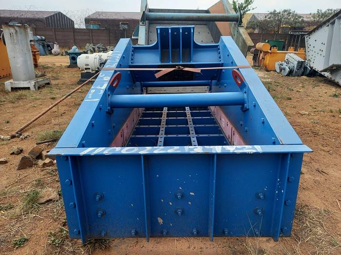 Used WEIR VIBRATING SCREEN WITH 2 X 2.3 KW DELTECH VIBRATING MOTORS (NOT TESTED)