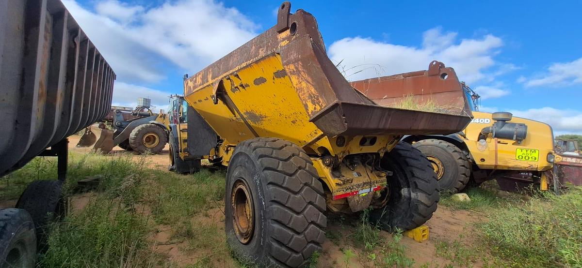 Used B40D (STRIPPING FOR PARTS)