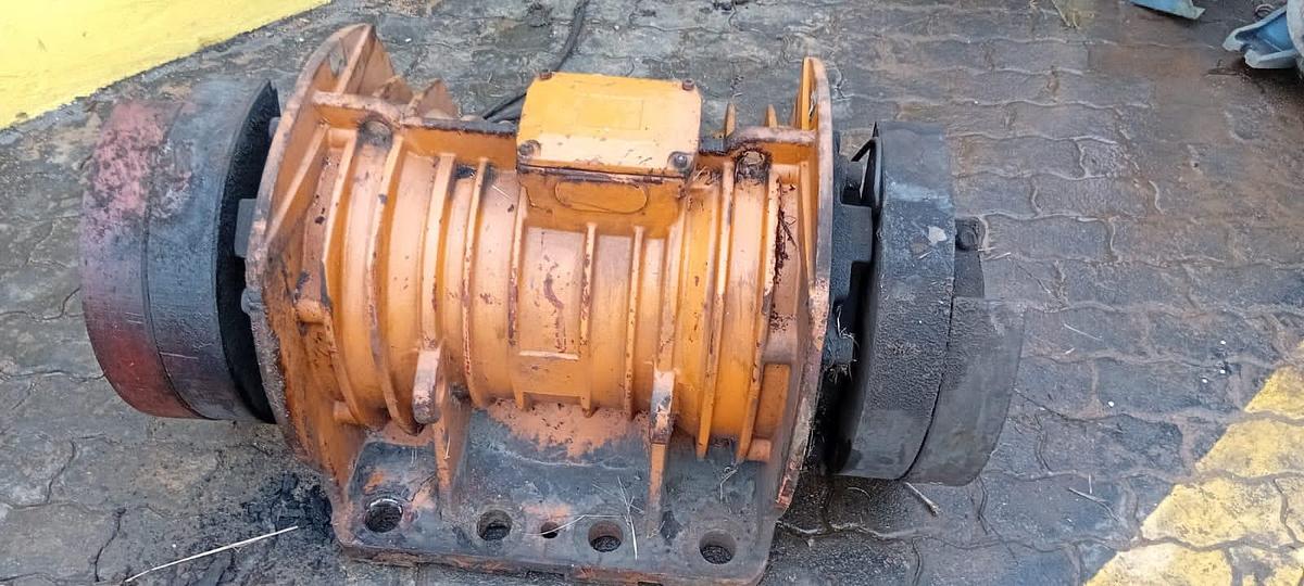 Used 13KW VIBRATING MOTOR (USED)