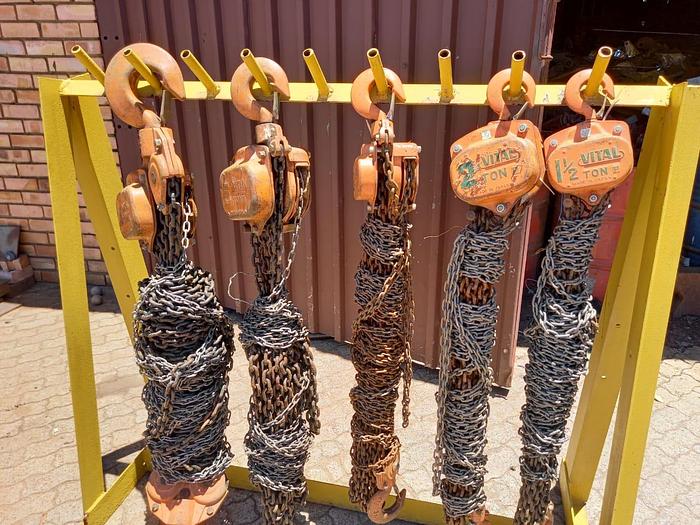 Used VARIOUS SIZES BLOCK CHAINS