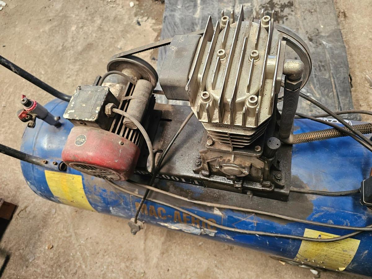 Used MAC AFRIC ZX-0.25 BELT-DRIVEN AIR COMPRESSOR - NOT TESTED