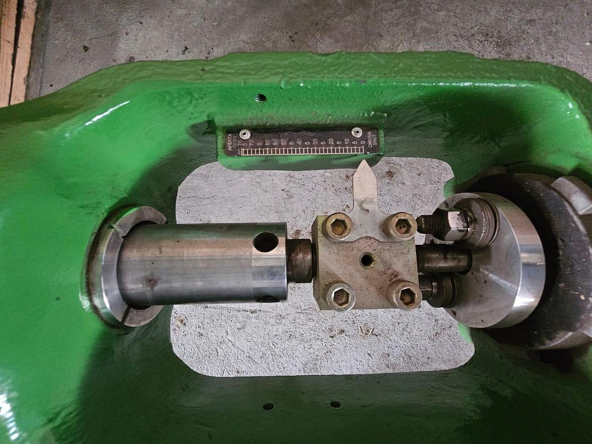 Used VEGA CONTROL VALVE 1-6940