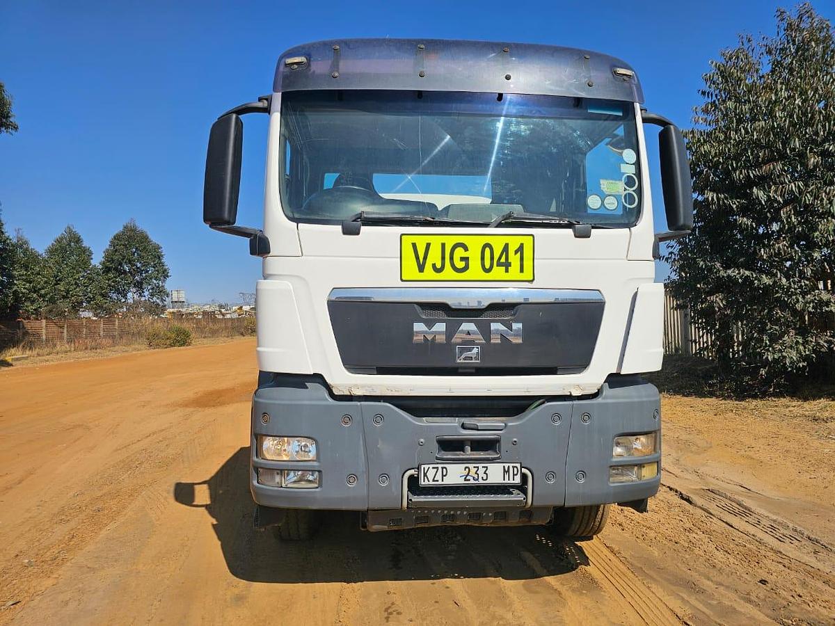 Used 18 000 LITRE WATER TRUCK