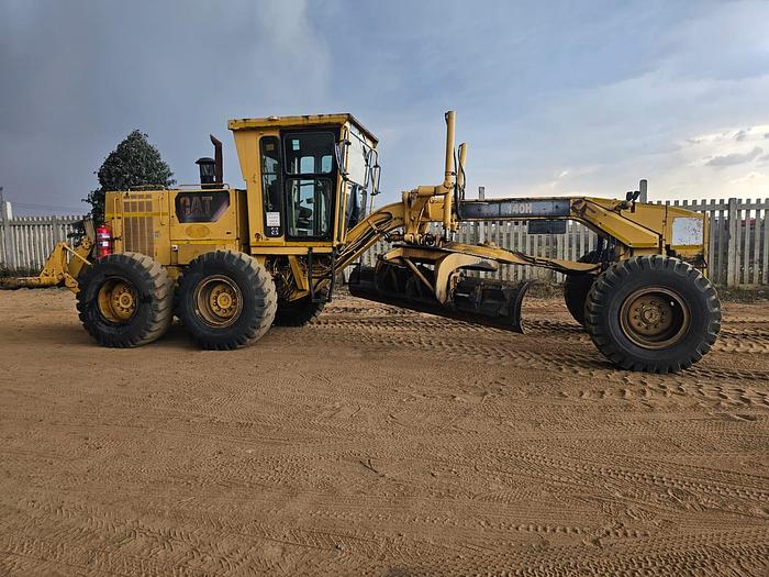 Used CATERPILLAR 140H GRADER (RUNNER)