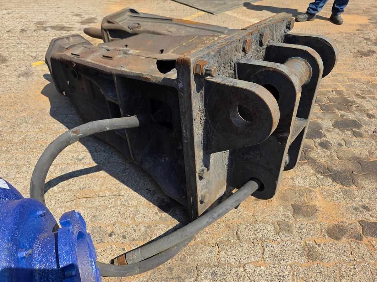 Used MSB HYDRALIC PECKERS BIG & SMALL (USED)