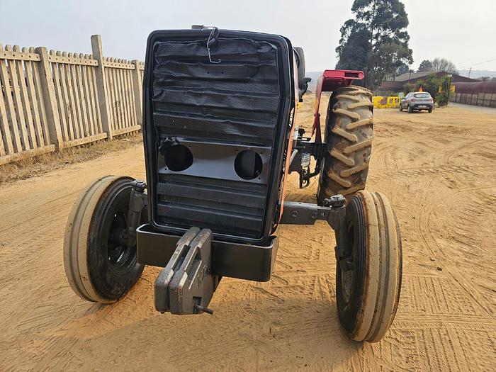 Used MASSEY FERGUSON TRACTOR (RUNNER)