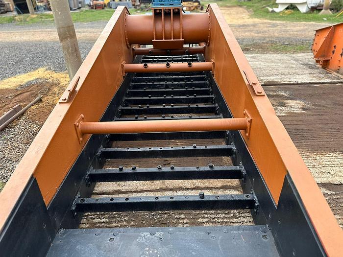 Used SINGLE DECK 4X16 VIBRATING SCREEN WITH 2 VIBRATING MOTORS (NOT TESTED)