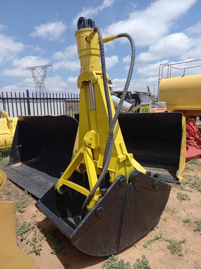 Used CAT HYDRAULIC CLAMP SHELL GRAB