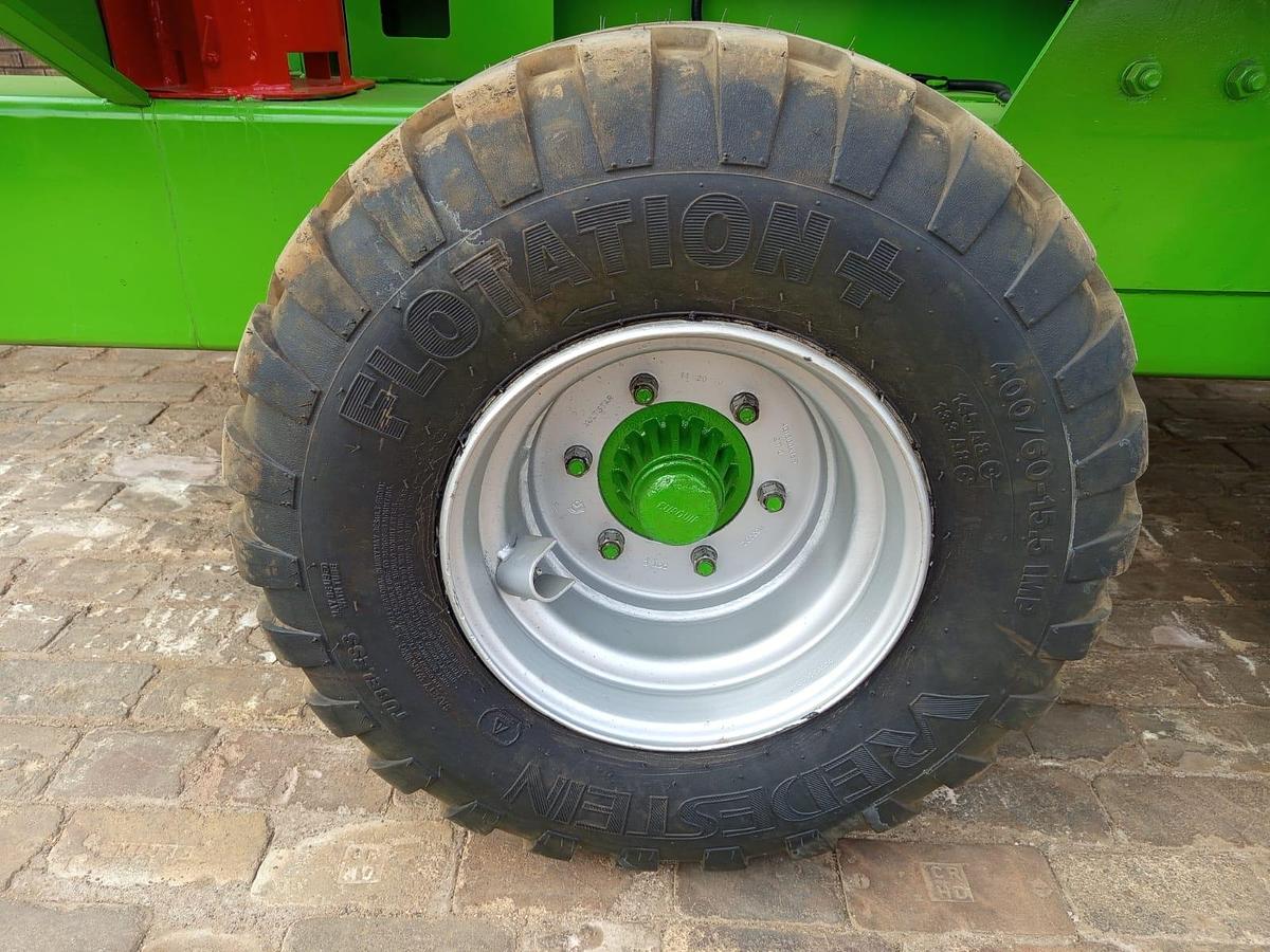Used WATER PUMP ON A TRAILER WITH VOLVO ENGINE (BATTERIES NOT INCLUDED)