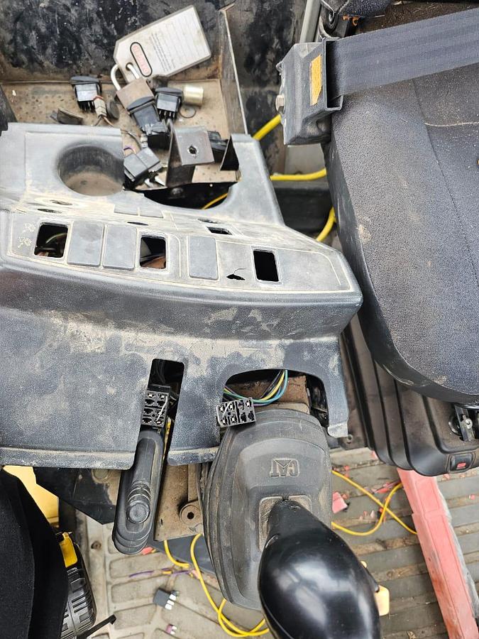 Used CATERPILLAR 902 WHEEL LOADER
