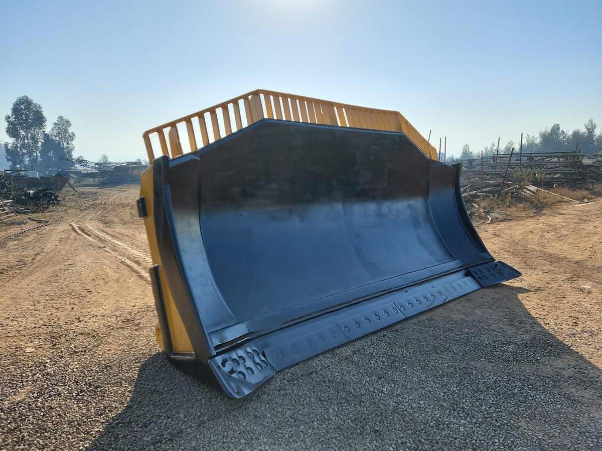 Used KOMATSU 375 DOZER BLADE