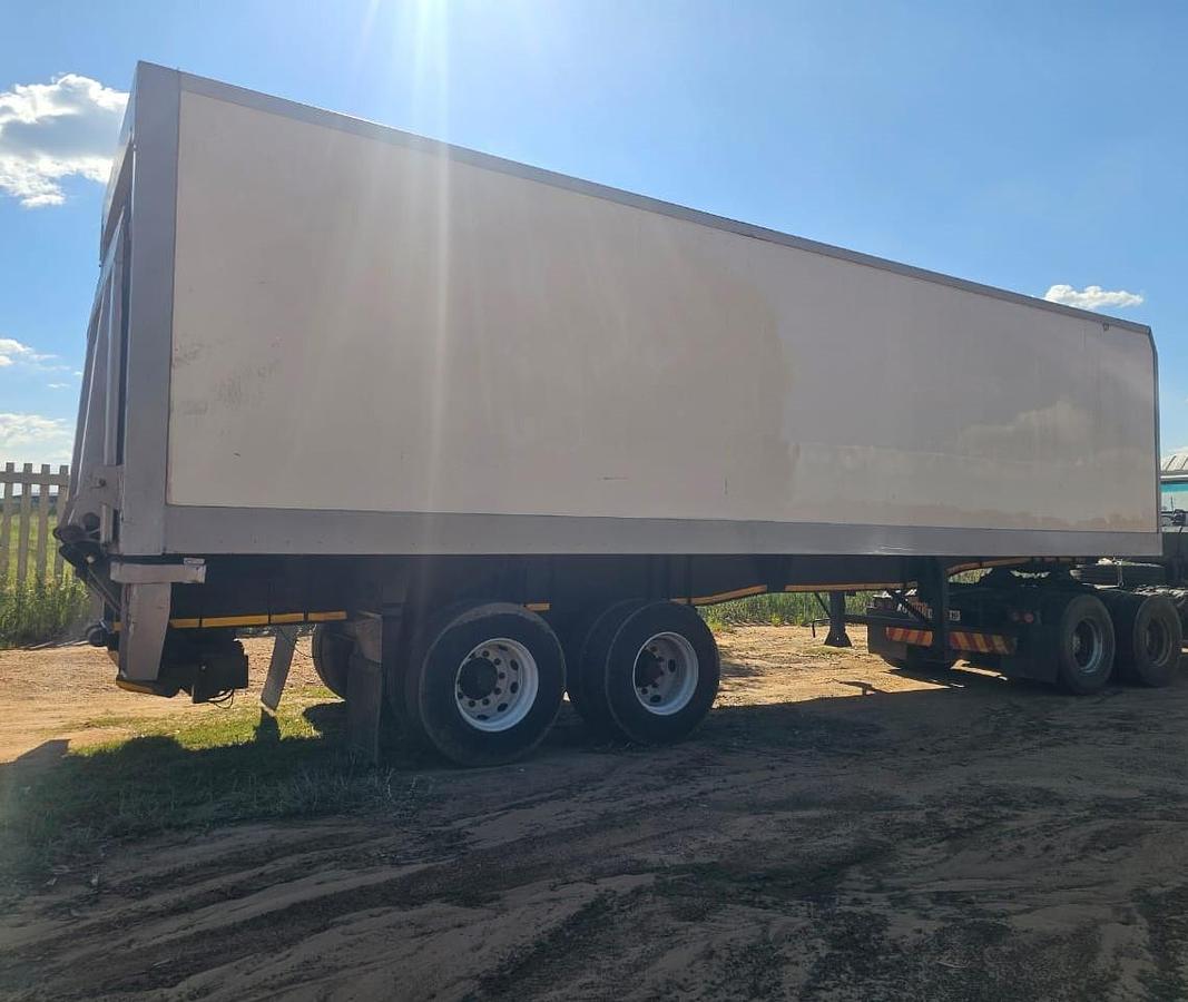 Used INSULATED TRUCK TRAILER - OPERATIONAL - WITH NATIS - TRUCK NOT INCLUDED