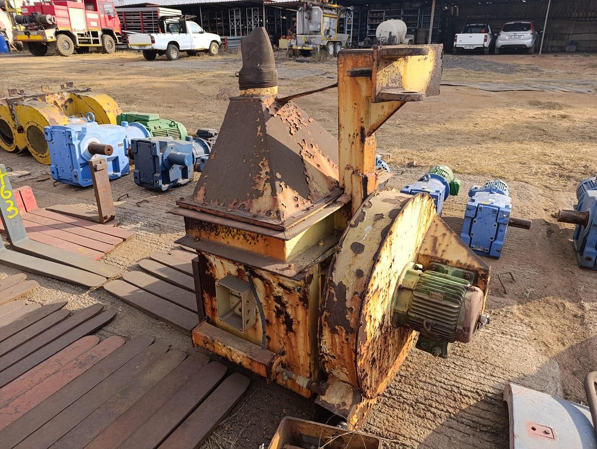 Used SHOOT WITH FAN AND 7.5 KW ELECTRIC MOTOR