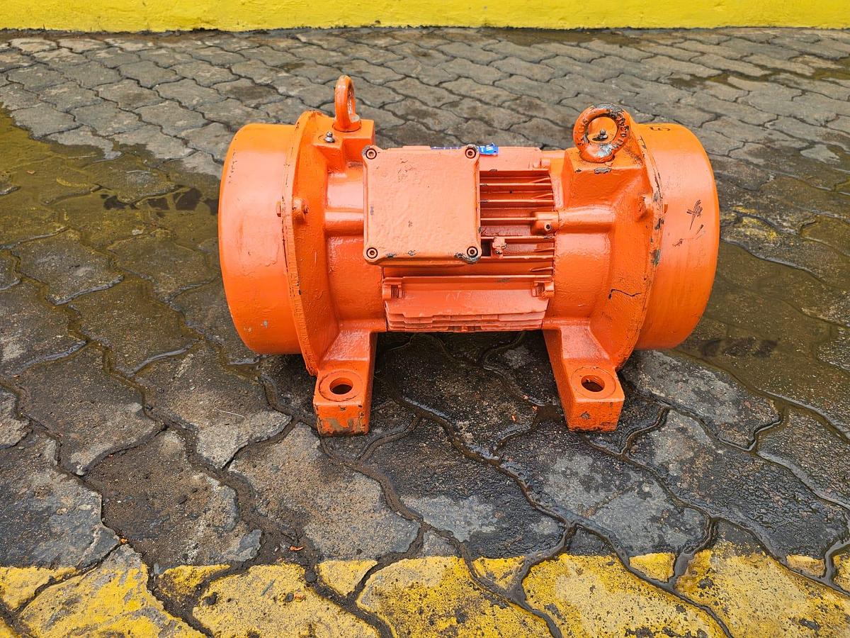 Used 1.5KW VIBRATING MOTOR(USED)