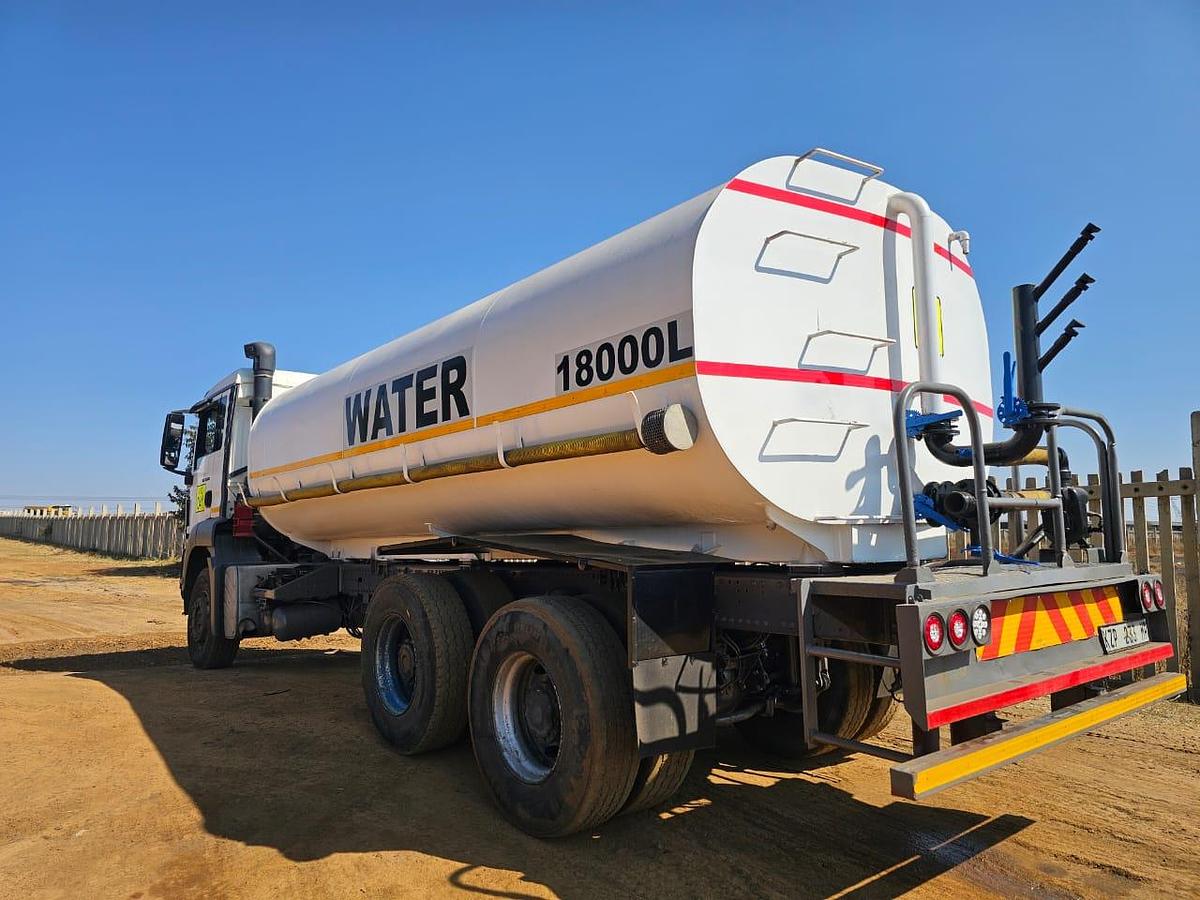 Used 18 000 LITRE WATER TRUCK