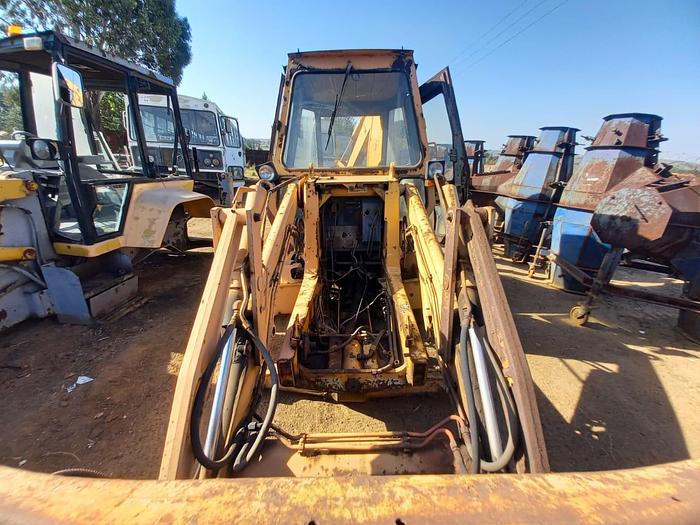 Used CASE 580-K TLB (STRIPPED) (NON-RUNNER)