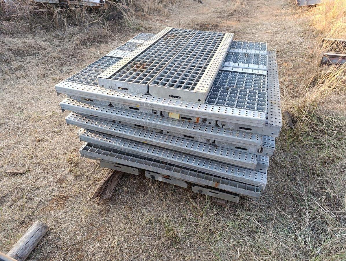 Used GALVANISED STAIR WALWAY GRIDS (915 MM X 315 MM)- NEW CONDITION