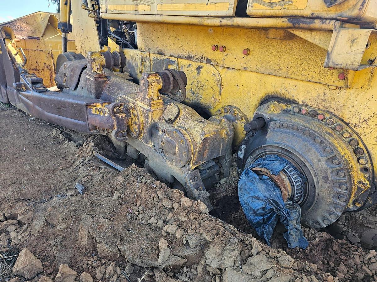 Used D375A KOMATSU DOZER (STRIPPING)