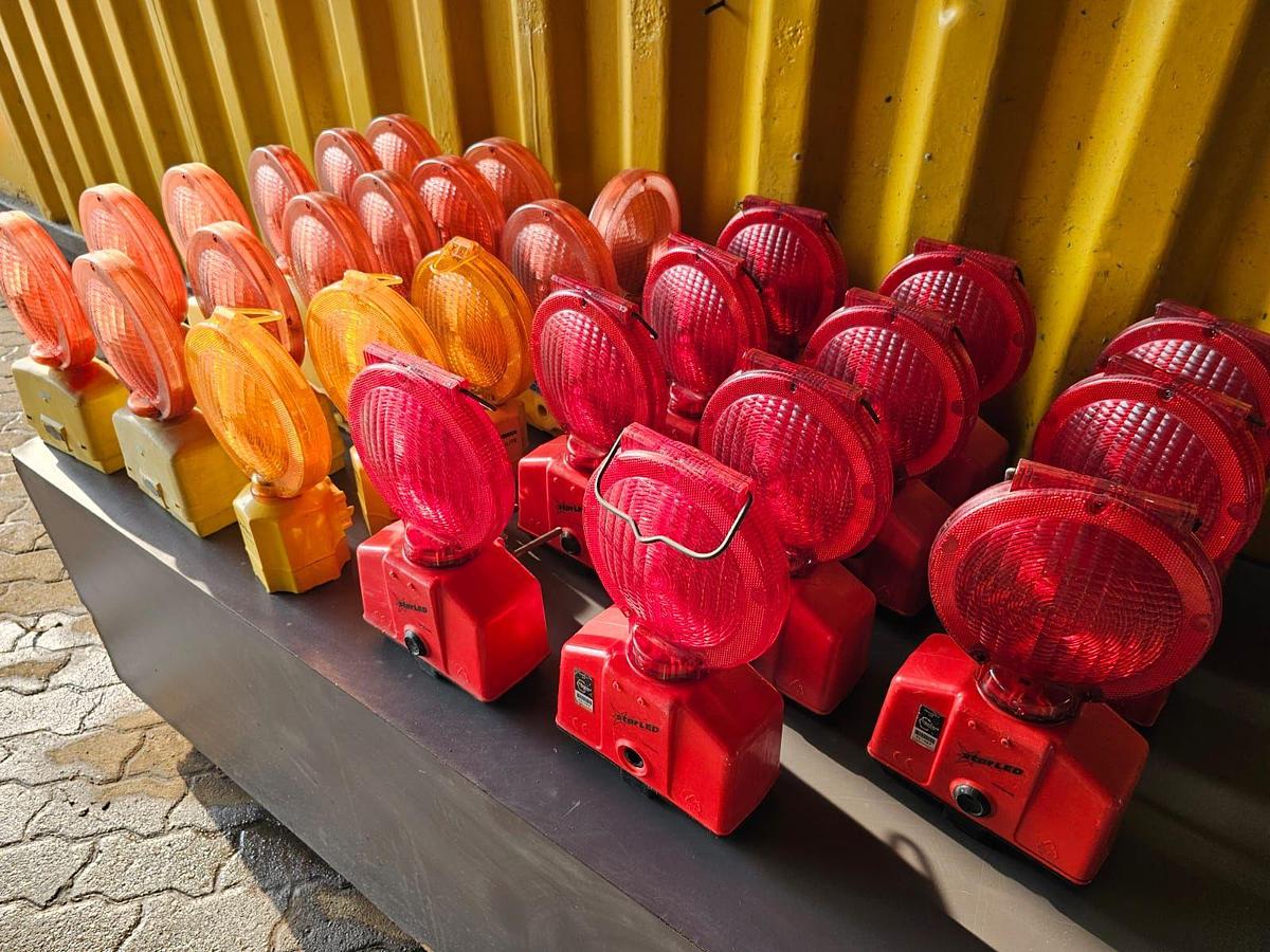 Used ROAD HAZARD WARNING LAMPS/LIGHTS