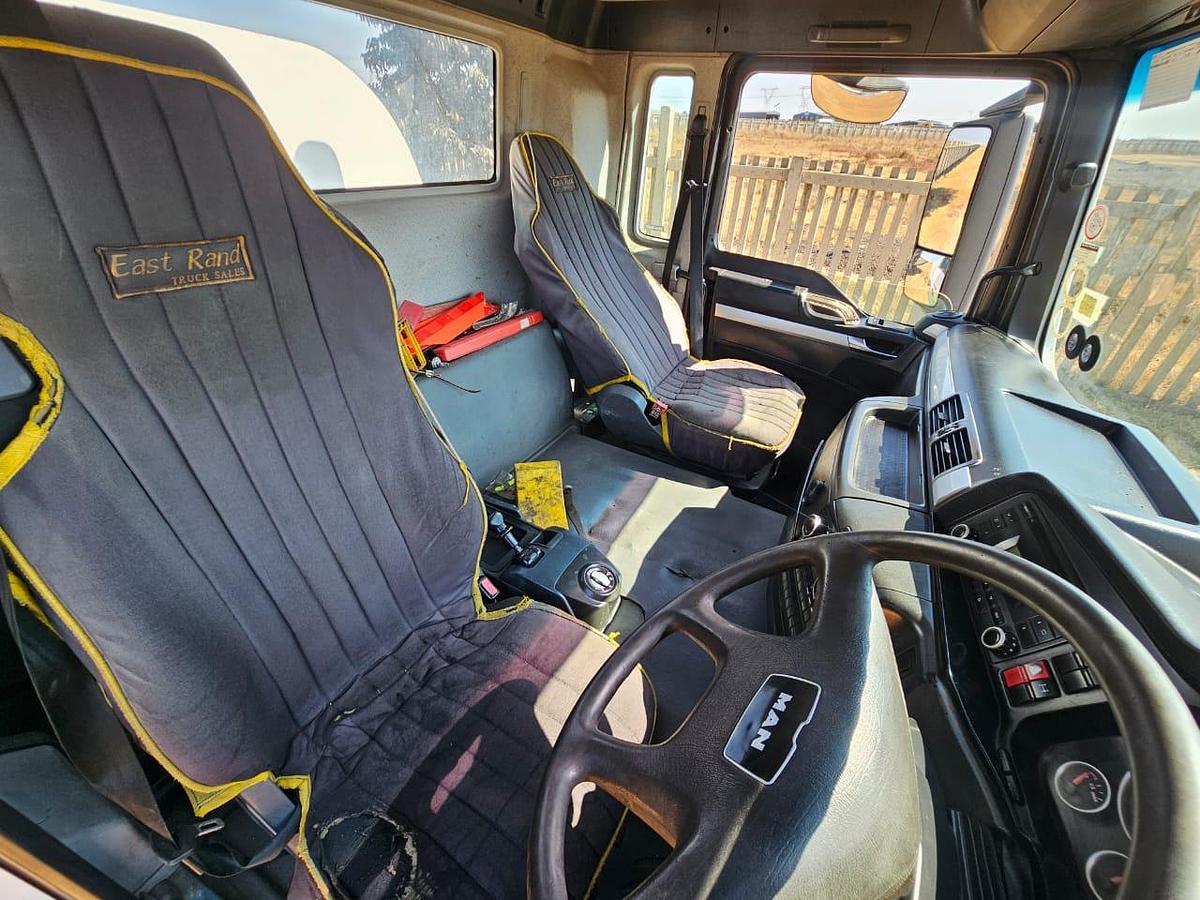 Used 18 000 LITRE WATER TRUCK