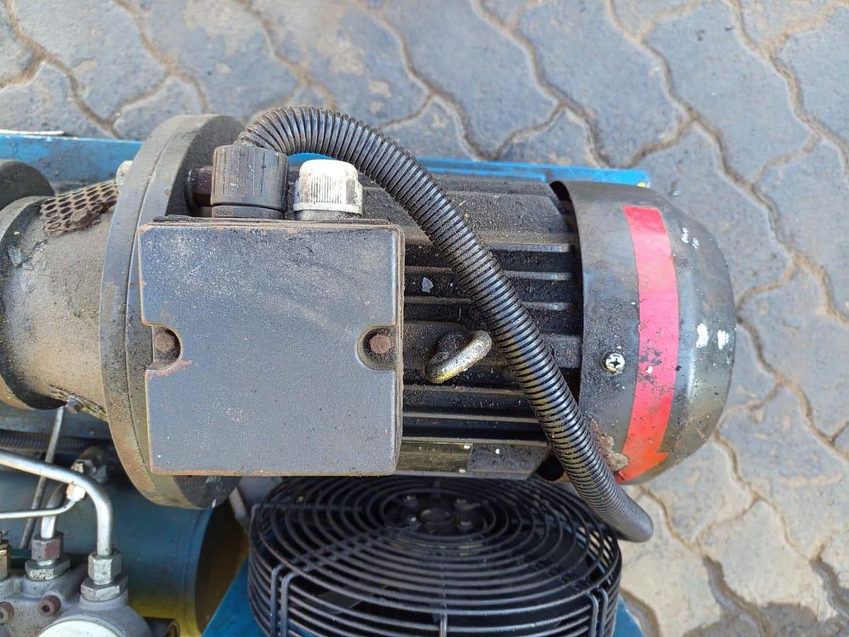 Used BOUWA COMPRESSOR 525V