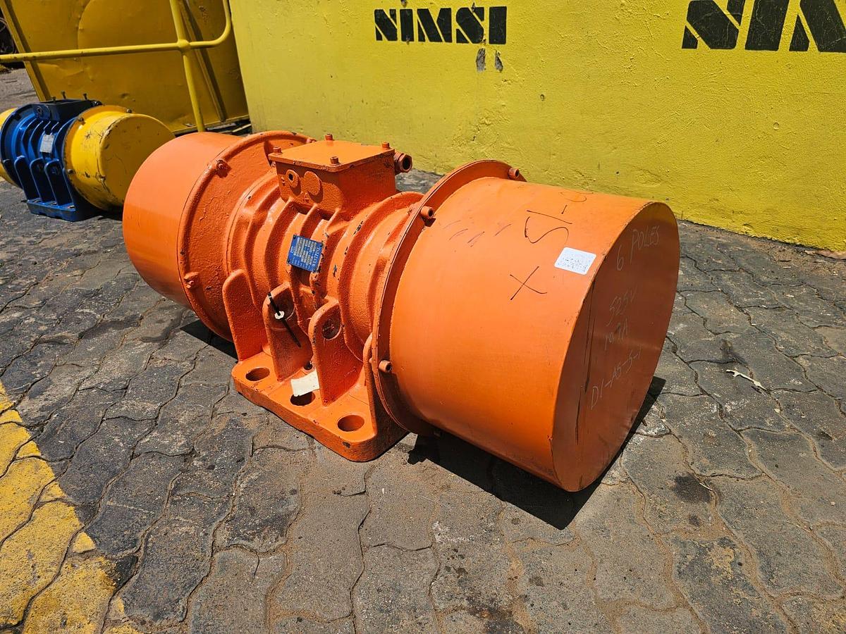 Used 5.5KW VIBRATING MOTOR (USED)