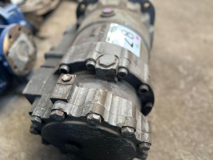 Used KAWASAKI HYDRAULIC PUMP (NOT TESTED)