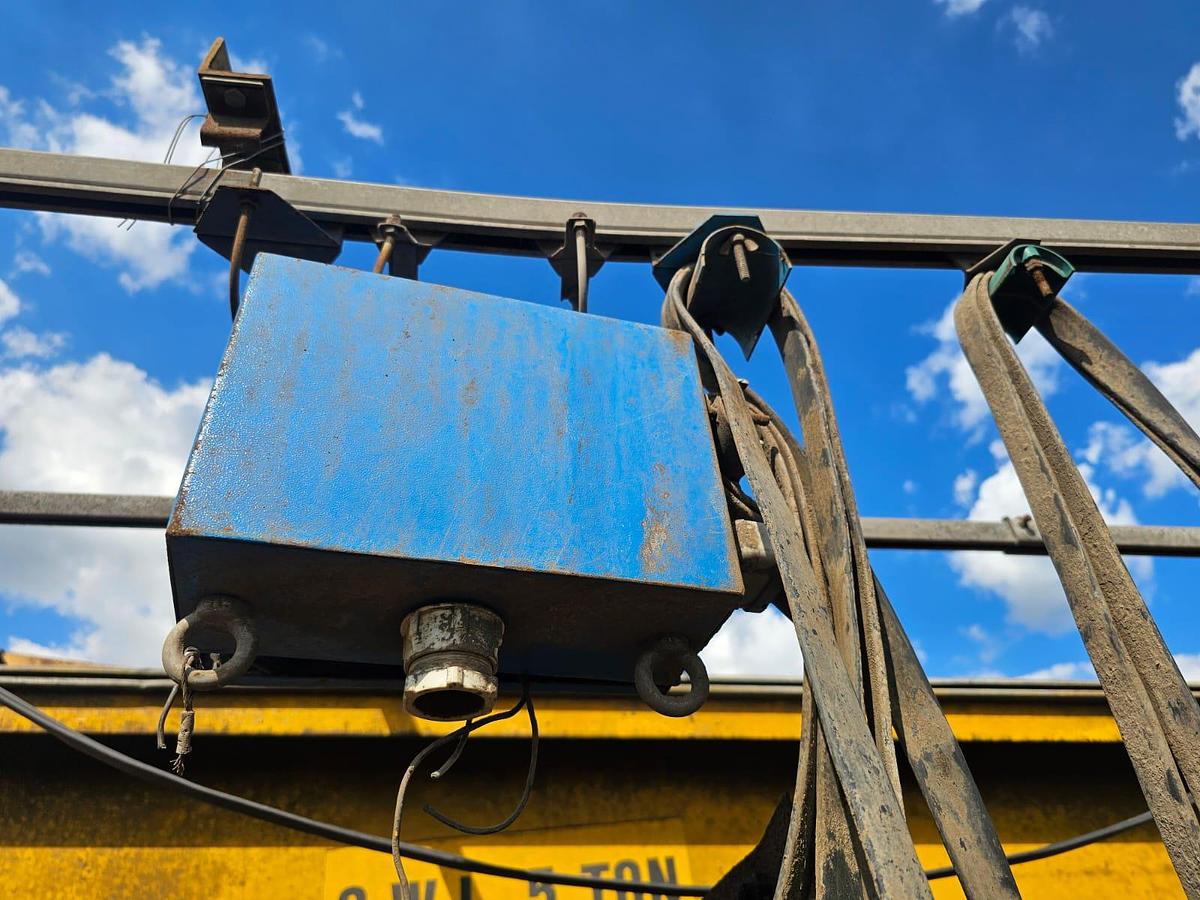 Used 5 TON OVERHEAD CRANE WITH REMOTE 2 X ELECTRIC 7.5 KW ELECTRIC MOTORS AND GEARBOX REMOTE GENERAL INFORMATION S