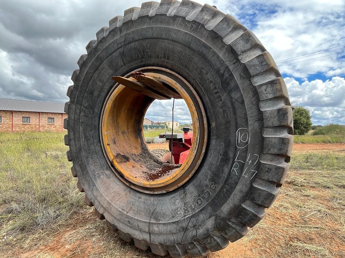 Used MIXED BRIDGESTONE EARTHMOVING TYRES - USED CONDITION