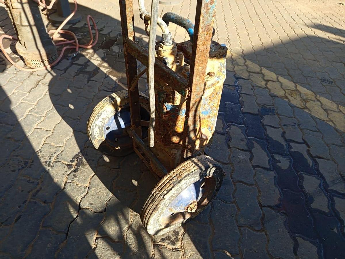 Used SUBMERSIBLE PUMP (NO PLATE)