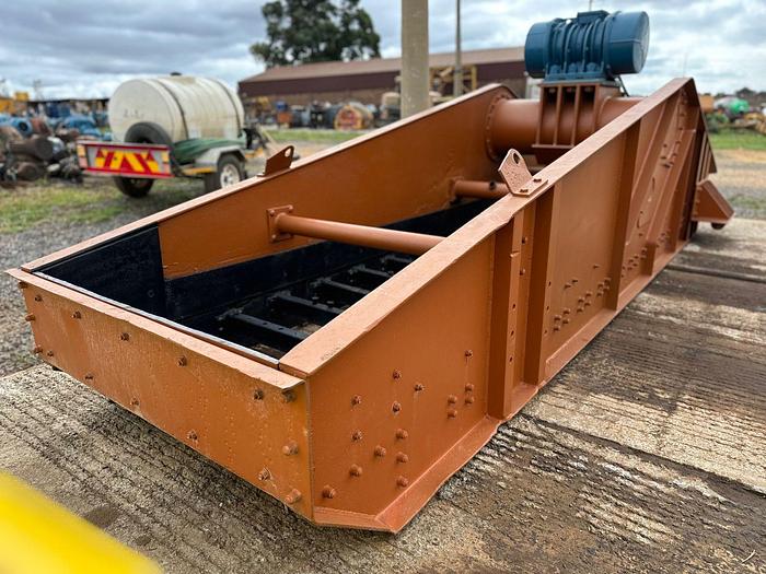 Used SINGLE DECK 4X16 VIBRATING SCREEN WITH 2 VIBRATING MOTORS (NOT TESTED)