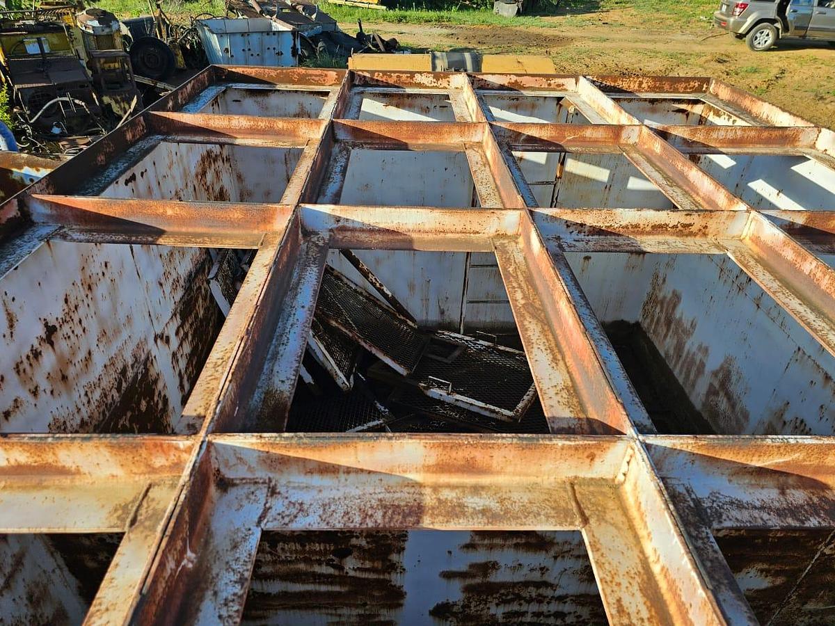 Used 4500 LITRE TANK ON STAND