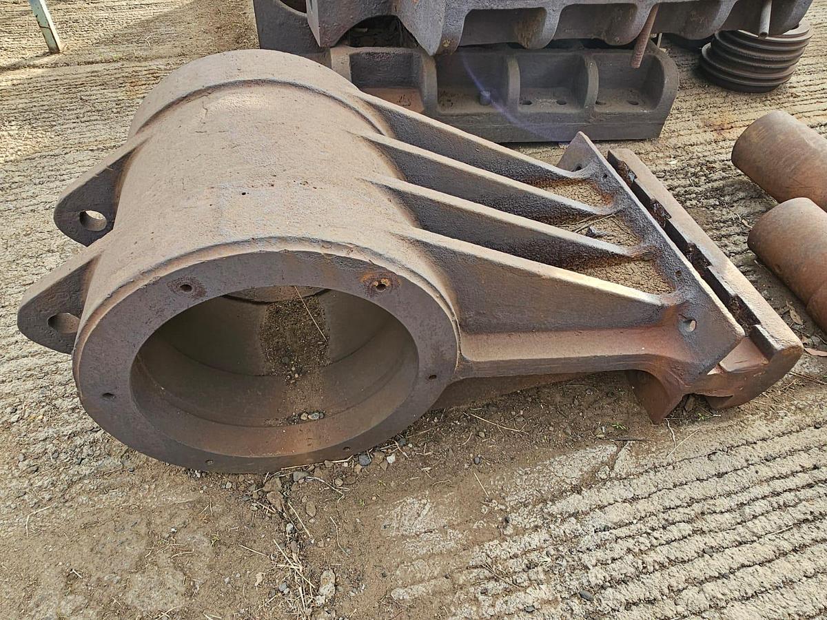 Used CRUSHER FLY WHEEL, TOGGLE PLATES AND HAMMER