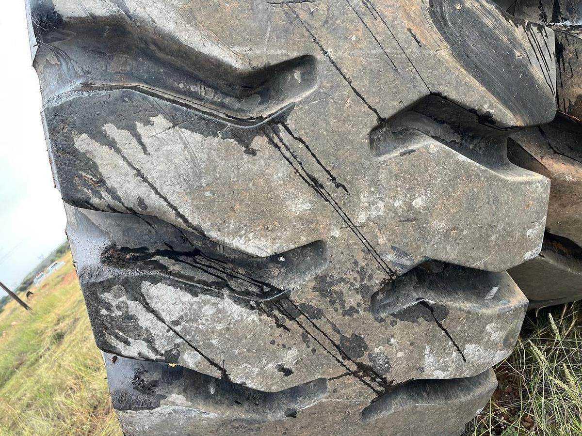Used MIXED BRIDGESTONE EARTHMOVING TYRES - USED CONDITION