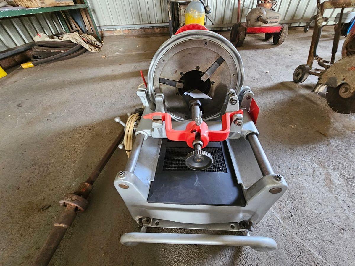 Used ASADA PISET 4S-B THREADING MACHINE WITH ATTACHMENTS