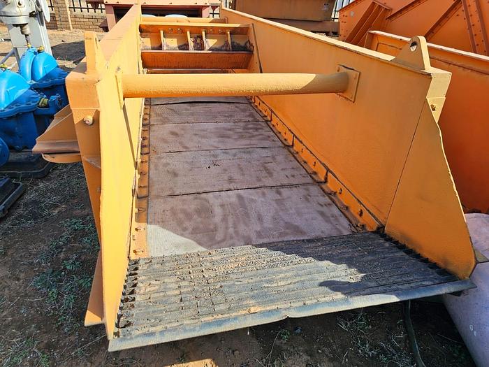Used LOW-HEAD SINGLE DECK VIBRATING SCREEN