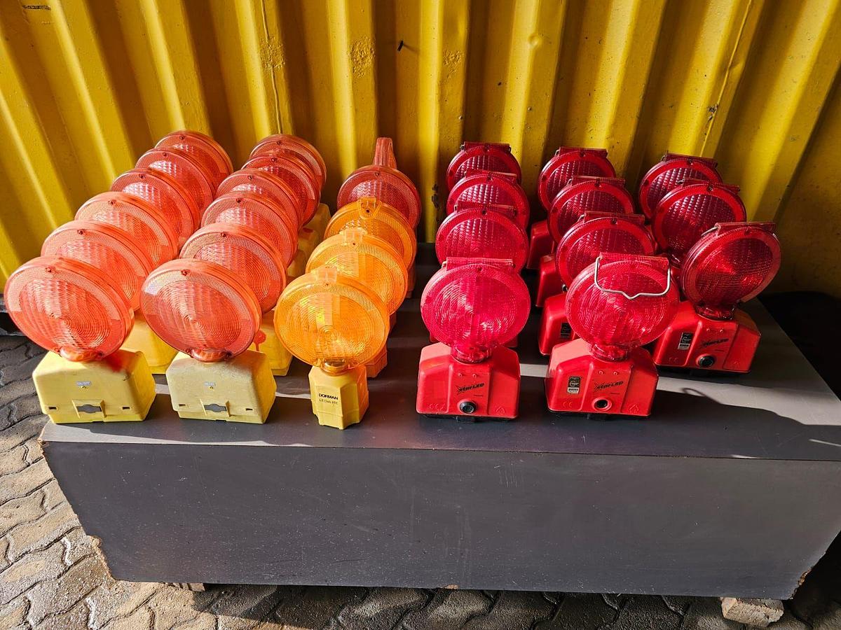 Used ROAD HAZARD WARNING LAMPS/LIGHTS