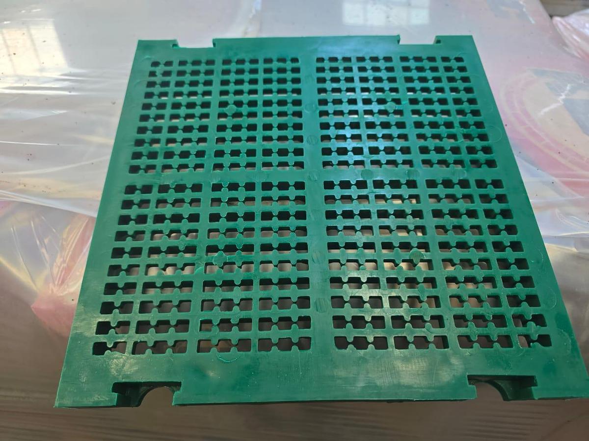 Used POLY DECK 302X305X30/8X8