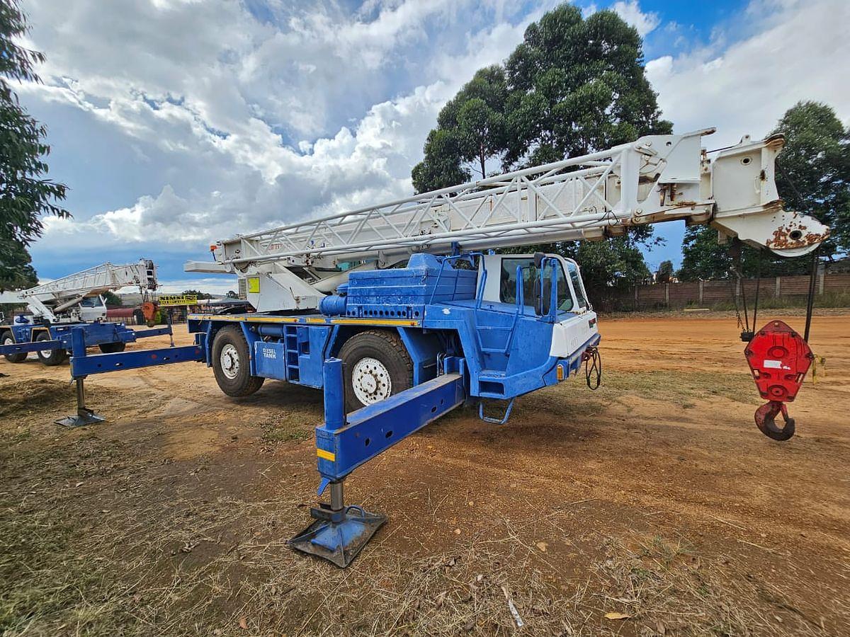Used 30 TONNES CAPACITY FUAN CRANE - OPERATIONAL