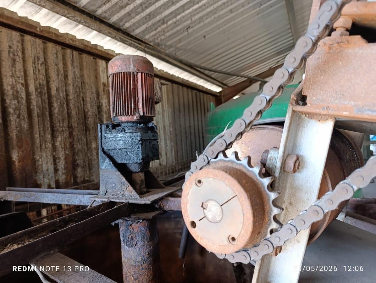 Used 5500L MIXING TANK, AGITATOR WITH 8 METER CONEYOR STRUCTURE