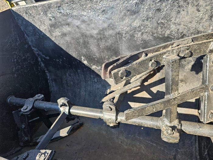 Used MOBILE CONCRETE MIXER DUMPER