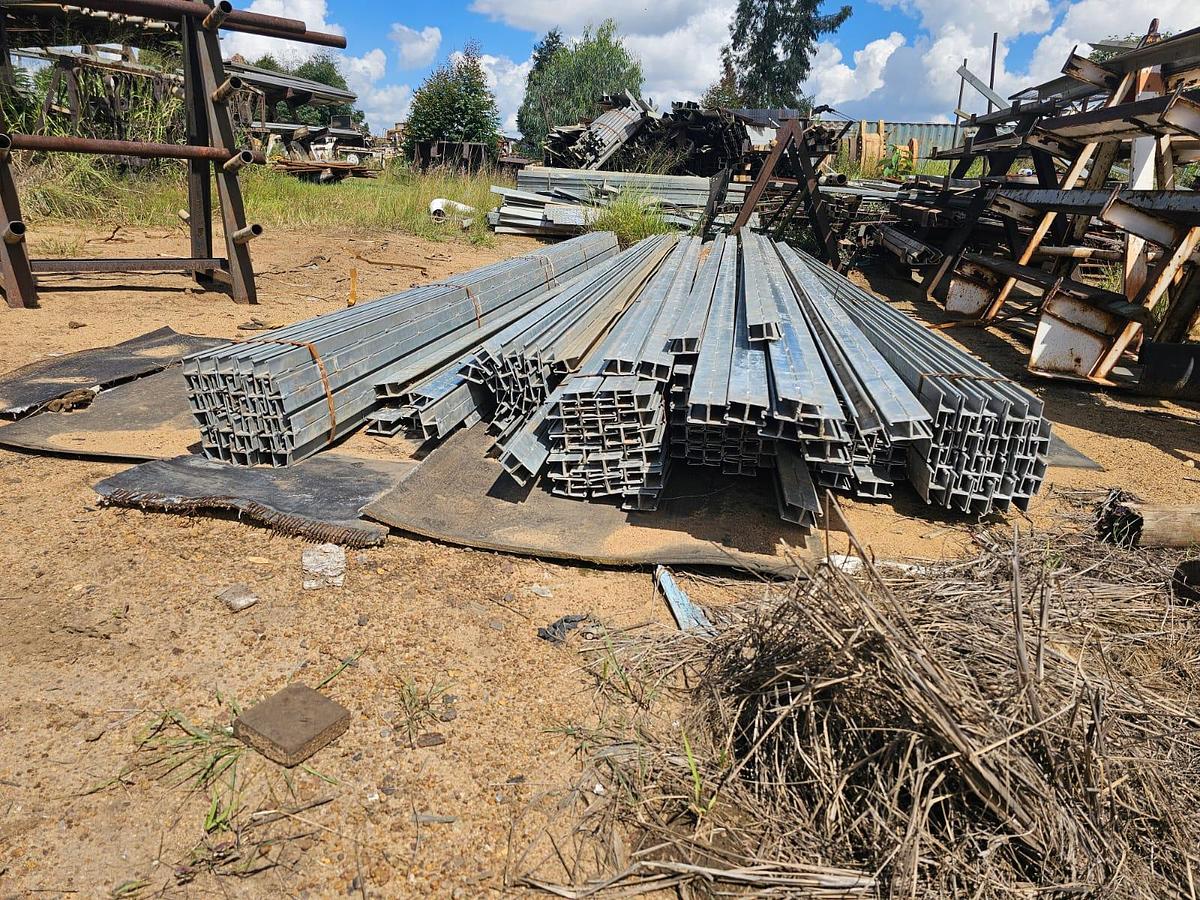 Used GALVANISED UNISTRUTS (USED)