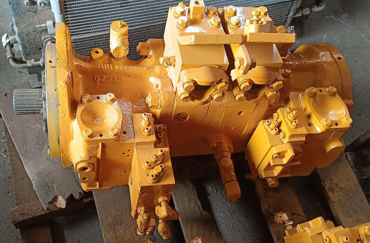 Used KOMATSU PC1250-7 HYDRAULIC PUMP