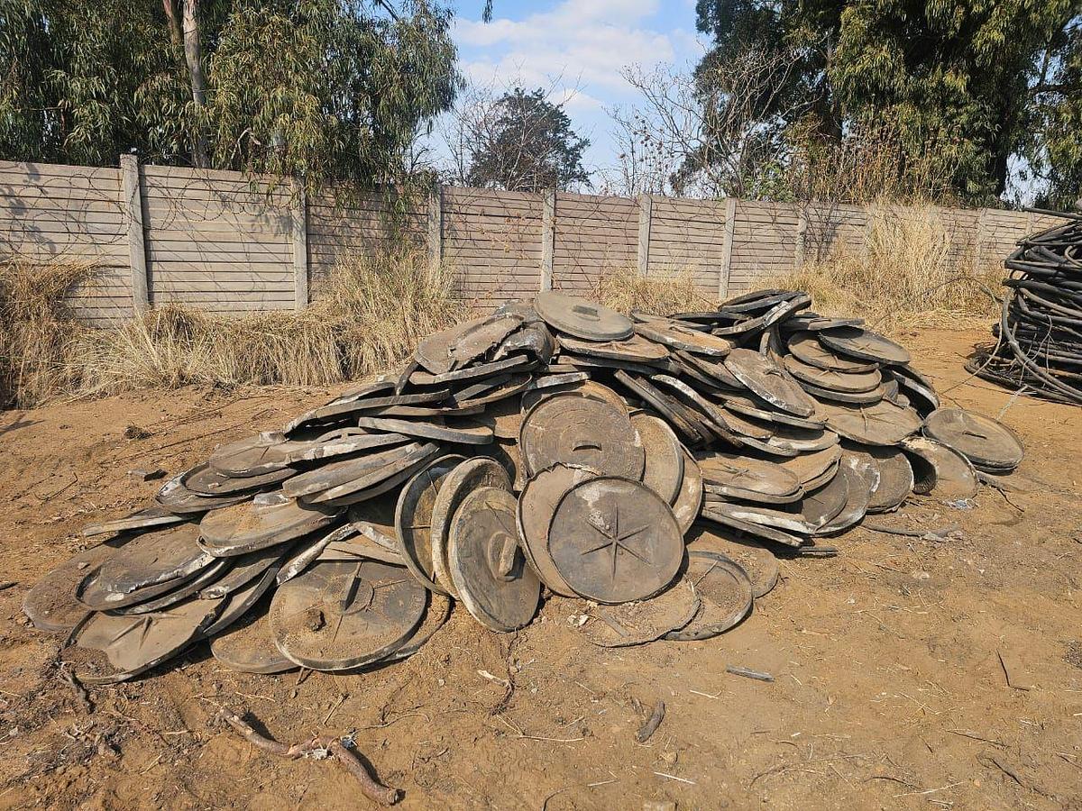 Used RUBBER DUSTBIN LIDS - USED CONDITION